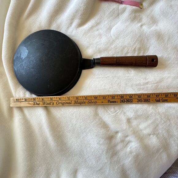 Nordic Ware Crepes N Things Cast Aluminum Pan W/ Dip Pan Crepe Maker Wood Handle - Picture 4 of 11